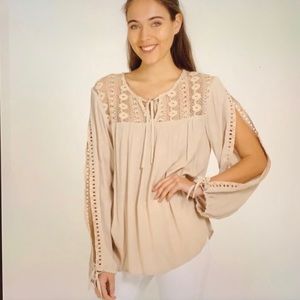 🌻Loveriche NWT szS Boho Lace Open Arm Blouse🌻